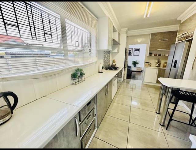 5 BEDROOM HOUSE FOR SALE IN VANDERBIJLPARK SE 3